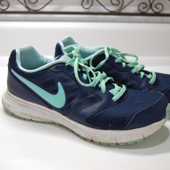 Nikes - Picture 2 of 6